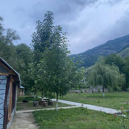 Basuta Guesthouse Kapan Екстериор снимка