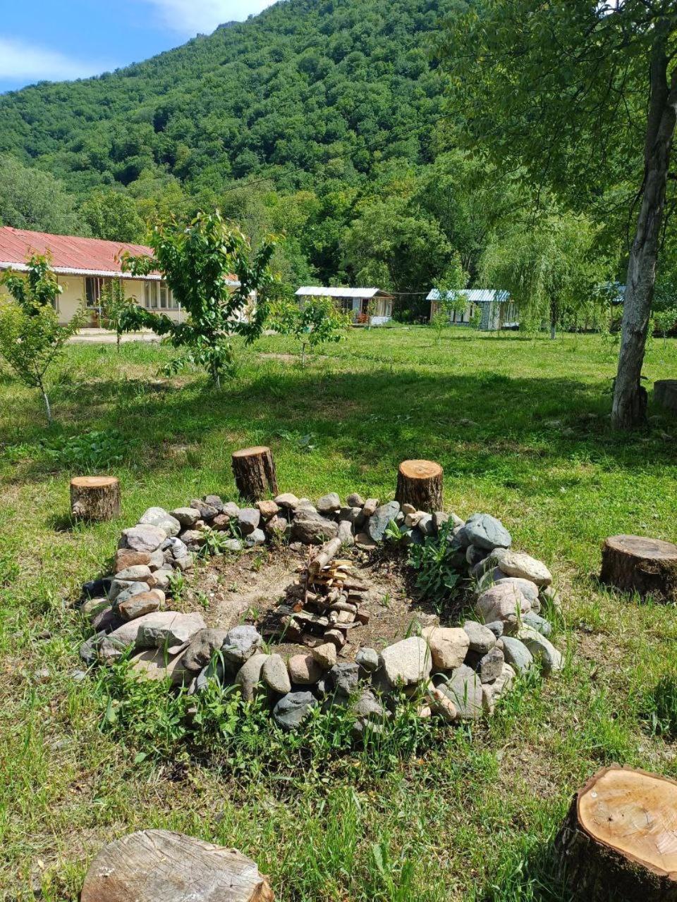 Basuta Guesthouse Kapan Екстериор снимка
