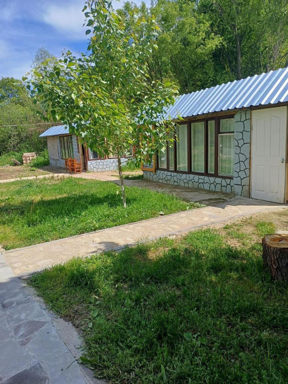 Basuta Guesthouse Kapan Екстериор снимка